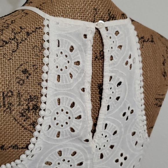 HOLLISTER white eyelet lace up detail top Small - Picture 8 of 8